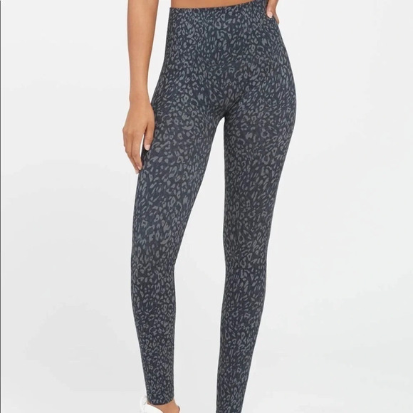 SPANX Look At Me Now Seamless Leggings Black Gray Leopard - Picture 13 of 13